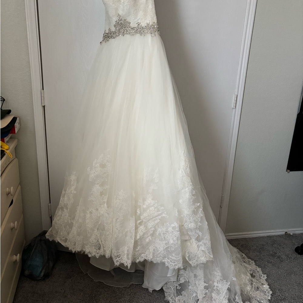 NWT Elegant White Lace Wedding Dress - Picture 8 of 10